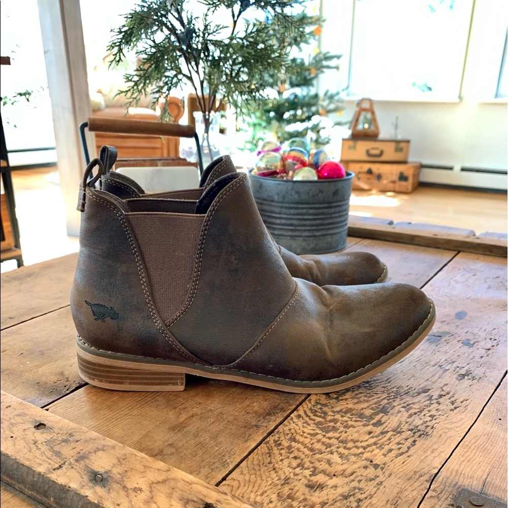 ROCKET DOG Maylon Chelsea bootie. Size 9.5 EUC